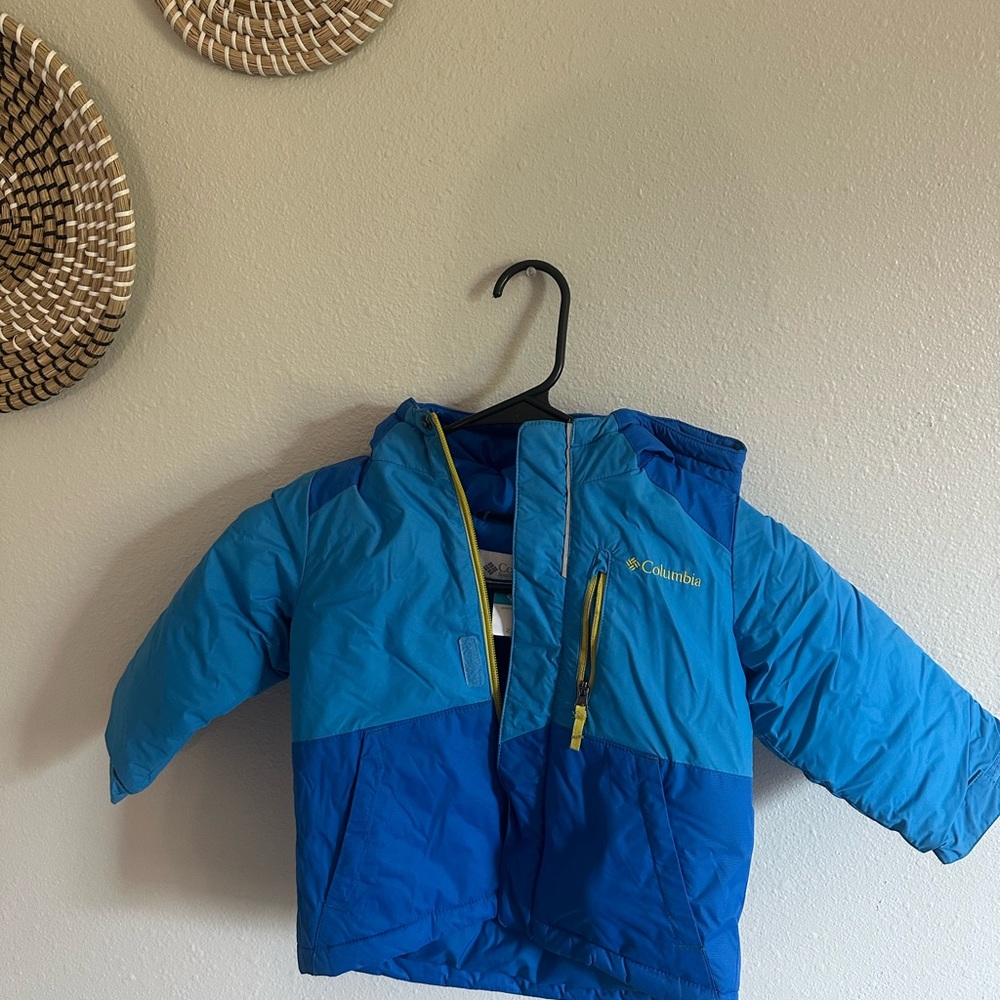 Columbia Blue Puffer Jacket with Quilted Insulation